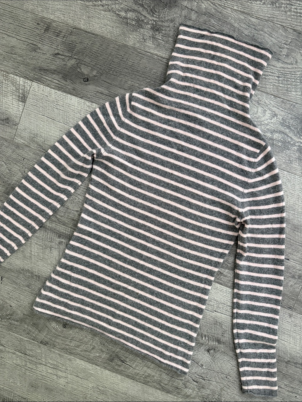 Old Navy Striped Cowl Neck cashmere Sweater - Gray & Light Pink Sz M